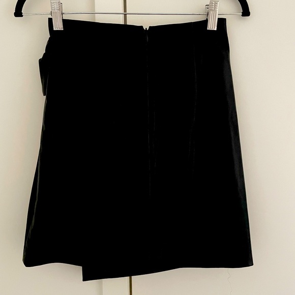 Club Monaco black imitation leather skirt size 0 - Picture 2 of 2